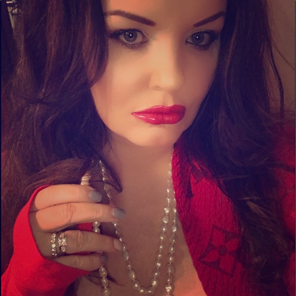 I LOVE anything Louis Vuitton 🌺 - Picture 2 of 6